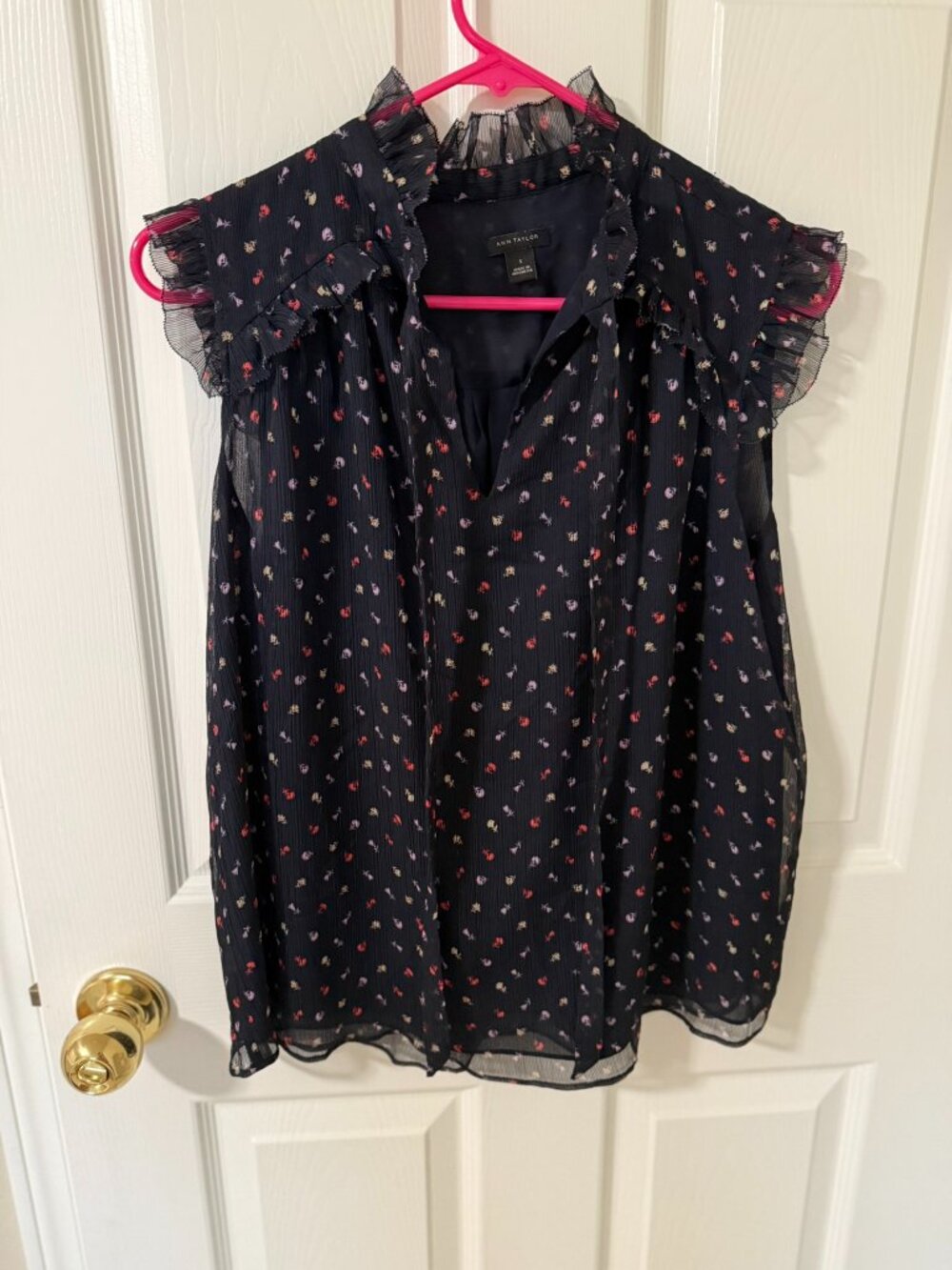 Vintage Ann Taylor Ruffled Tie Front navy in size S